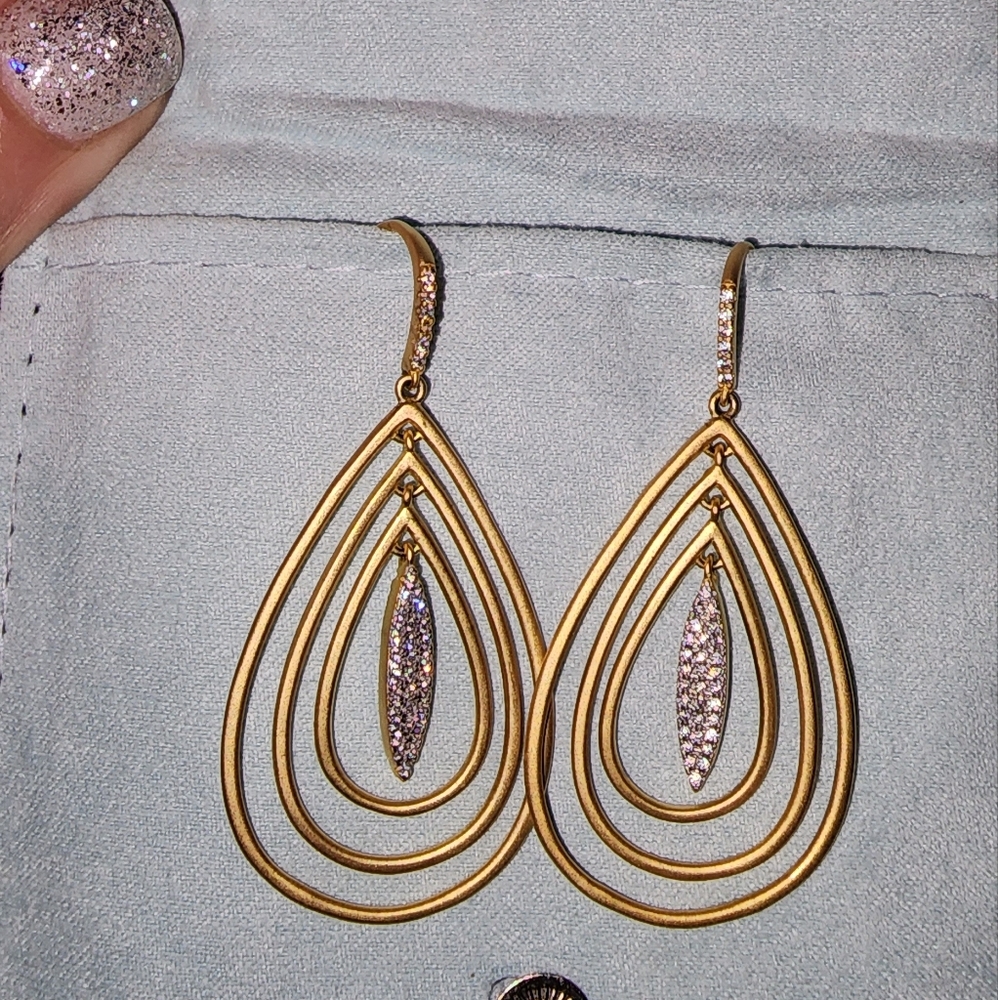 Gold & diamond earrings ✨️